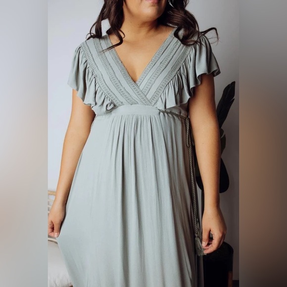 Baltic Born Jennifer Deep V Maxi Dress, Sage Green Size M - Picture 7 of 13